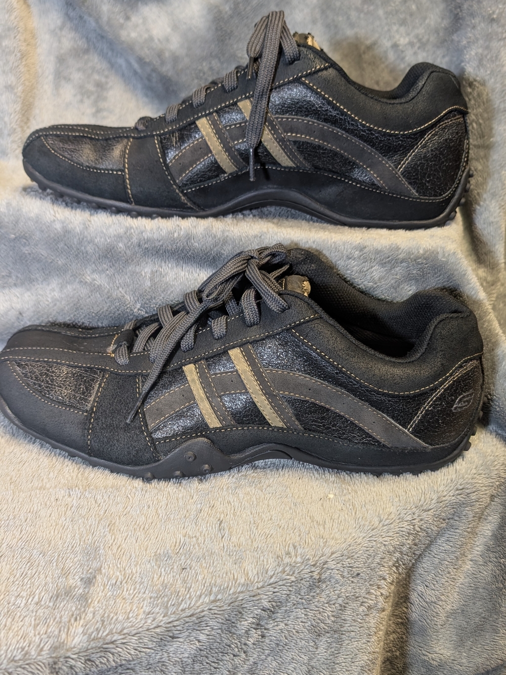 Skechers Black Sneakers with Tan Accent Stripes